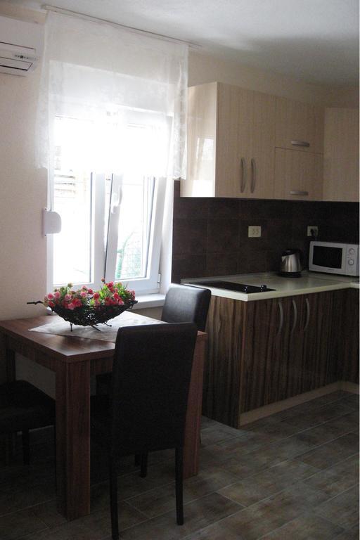 Smokva Apartments تْشيرسيك نوفي الغرفة الصورة