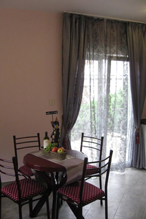 Smokva Apartments تْشيرسيك نوفي الغرفة الصورة
